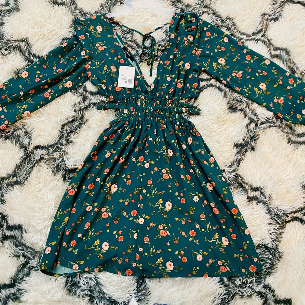 Brand new beautiful green floral long sleeve